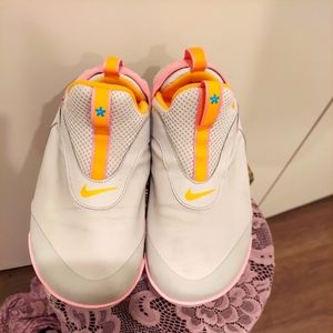 Nike Air zoom pulse sneakers size 7 Unisex